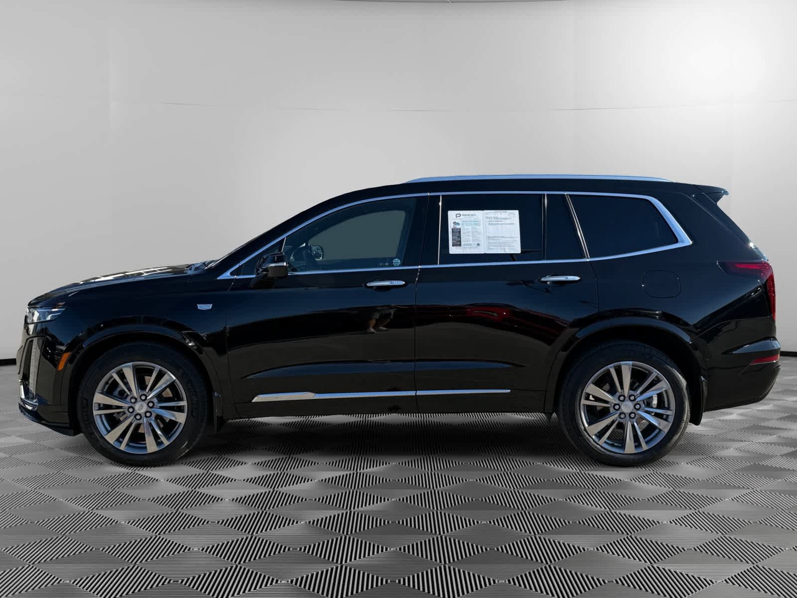 Used 2023 Cadillac XT6 Premium Luxury w/ Technology Package AWD/4WD image 2
