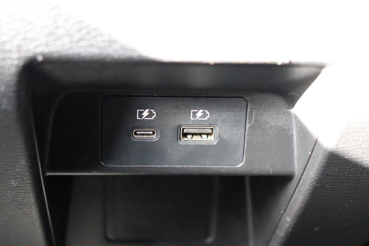 Used 2024 Mitsubishi Outlander AWD image 23