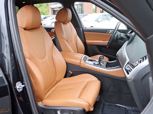 Used 2022 BMW X5 xDrive40i w/ M Sport Package AWD/4WD image 33