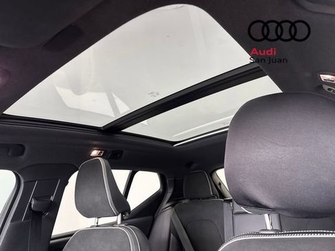 Used 2022 Volvo XC40 T4 R-Design w/ Advanced Package image 15