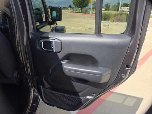 Used 2023 Jeep Wrangler Unlimited Sport AWD/4WD image 22