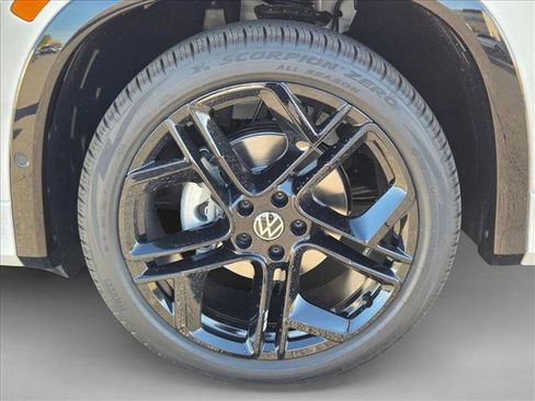 New 2026 Volkswagen Tiguan SE R-Line FWD image 10