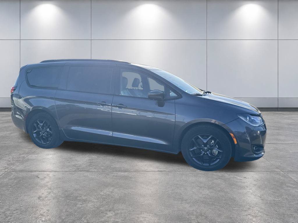 Used 2019 Chrysler Pacifica Touring-L Plus FWD image 4