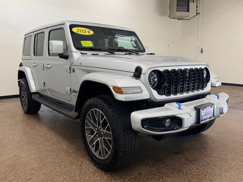 Used 2024 Jeep Wrangler High Altitude AWD/4WD image 9