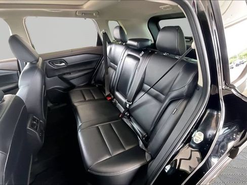 Used 2023 Nissan Rogue SV w/ SV Premium B Package FWD image 16
