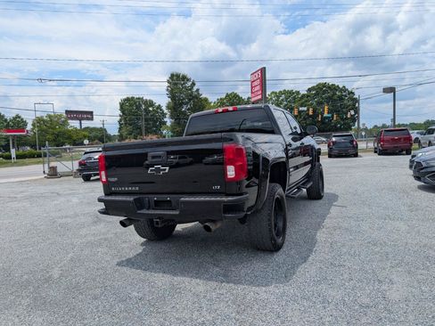Used 2017 Chevrolet Silverado 1500 LTZ Z71 w/ Realtree Edition AWD/4WD image 5