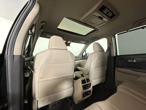 Used 2017 Honda Pilot Touring image 19
