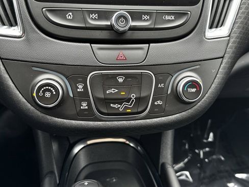 Used 2018 Chevrolet Malibu LT image 10