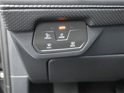 Certified 2024 Volkswagen Atlas Cross Sport SE w/ Adventure Package image 21