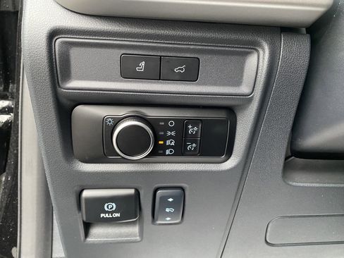 Used 2024 Ford Expedition Max XLT image 18