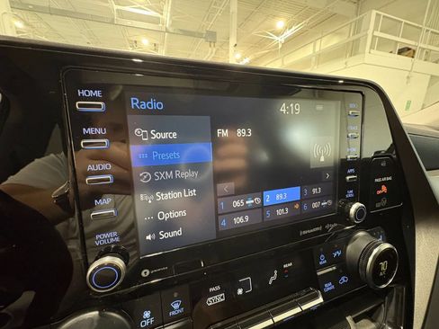 Used 2021 Toyota Highlander XLE AWD/4WD image 20
