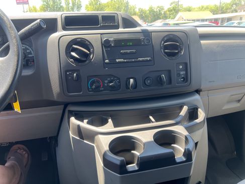 Used 2014 Ford E-250 and Econoline 250 w/ Power Group RWD image 19