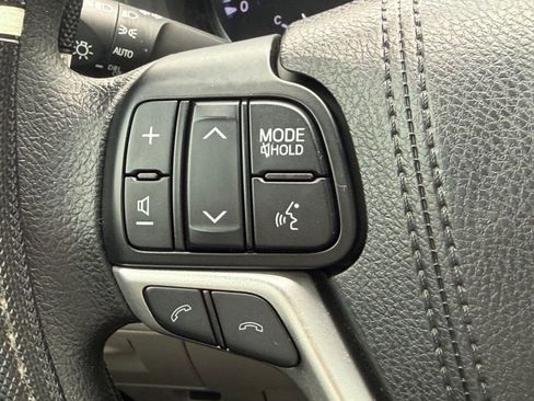 Used 2017 Toyota Highlander LE image 14