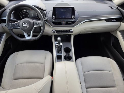 Used 2025 Nissan Altima 2.5 SV FWD image 12