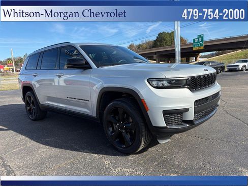 Used 2023 Jeep Grand Cherokee L Laredo image 4