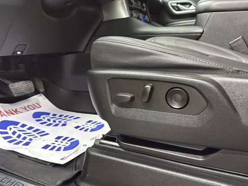 Used 2022 Chevrolet Tahoe Z71 w/ Z71 Off-Road Package image 11