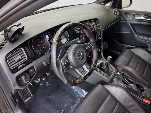 Used 2017 Volkswagen GTI SE image 9