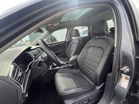 Used 2024 Volkswagen Jetta SE w/ Panoramic Sunroof Package FWD image 11