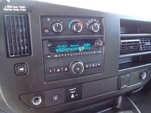 Used 2023 GMC Savana 2500 w/ Driver Convenience Package image 7