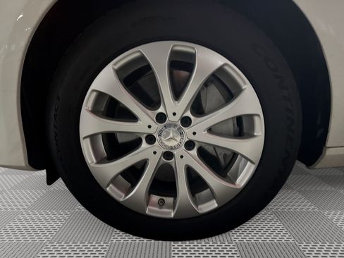 Used 2017 Mercedes-Benz E 300 4MATIC image 19