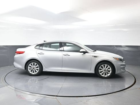 Used 2017 Kia Optima EX w/ Premium Package FWD image 3