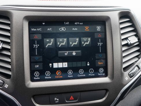 Used 2019 Jeep Cherokee Trailhawk w/ Comfort/Convenience Group image 19