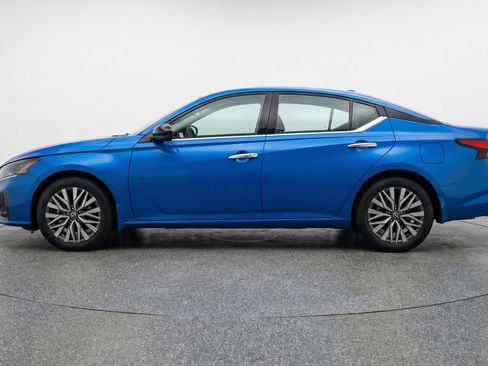 Used 2025 Nissan Altima 2.5 SV image 5