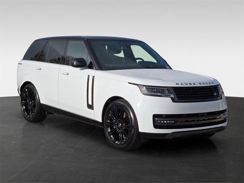 Used 2025 Land Rover Range Rover Autobiography image 8