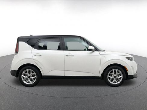 Used 2025 Kia Soul LX w/ LX Technology Package FWD image 10