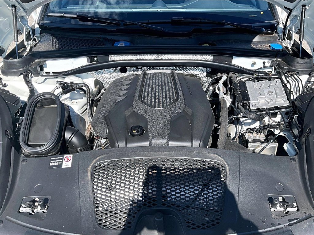Certified 2026 Porsche Macan AWD/4WD image 23
