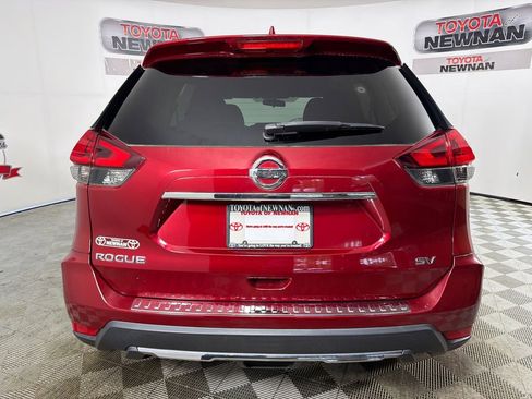 Used 2018 Nissan Rogue SV w/ Premium Package FWD image 5