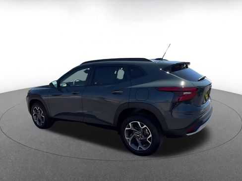 Used 2025 Chevrolet Trax LT image 10