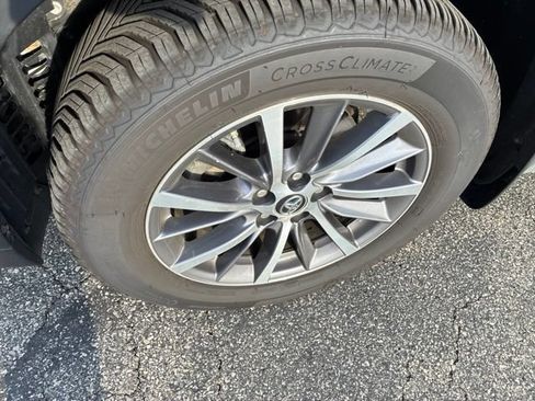 Used 2018 Toyota Highlander XLE AWD/4WD image 9