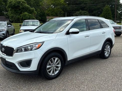 Used 2017 Kia Sorento FWD w/ LX Convenience Package image 1