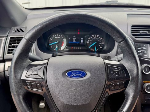 Used 2018 Ford Explorer XLT AWD/4WD image 19