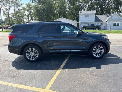 Used 2023 Ford Explorer XLT w/ Equipment Group 202A AWD/4WD image 2