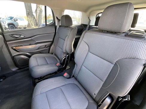 Used 2023 GMC Acadia SLE w/ Driver Convenience Package image 14