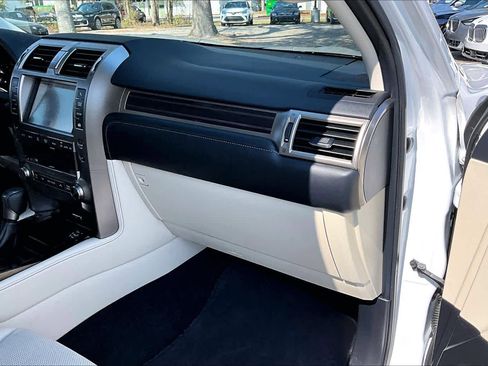 Used 2021 Lexus GX 460 Premium w/ Premium Package image 17