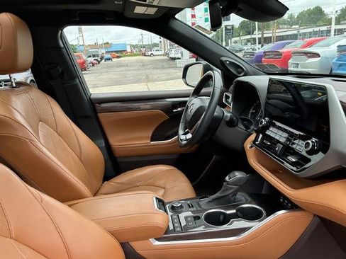 Used 2022 Toyota Highlander Platinum image 31