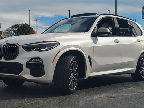 Used 2021 BMW X5 M50i image 6