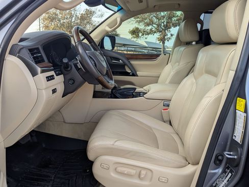 Used 2016 Lexus LX 570 4WD image 10