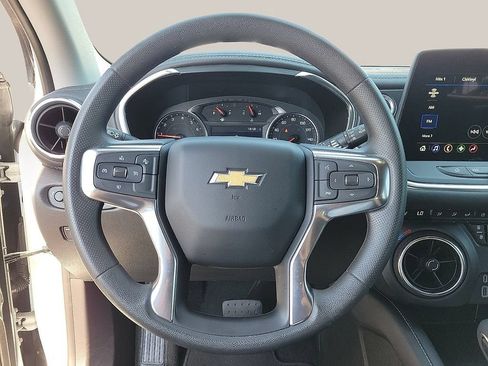 Used 2025 Chevrolet Blazer LT FWD image 19