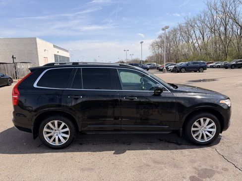 Used 2016 Volvo XC90 T6 Momentum w/ Momentum Plus Package AWD/4WD image 2