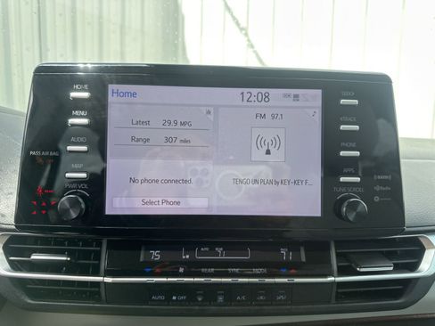 Used 2023 Toyota Sienna LE FWD image 21