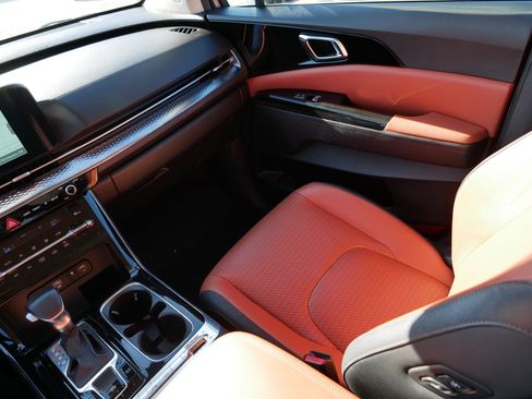 Certified 2024 Kia Carnival SX Prestige image 11