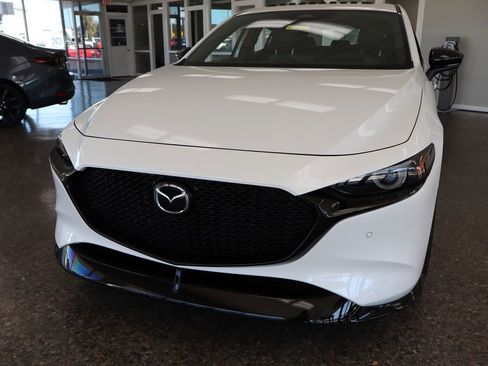 Certified 2025 MAZDA MAZDA3 Hatchback w/Premium Plus Pkg AWD/4WD image 4