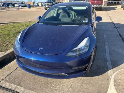 Used 2019 Tesla Model 3 Standard Range Plus image 2