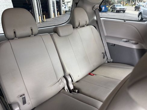 Used 2017 Toyota Sienna XLE AWD/4WD image 16