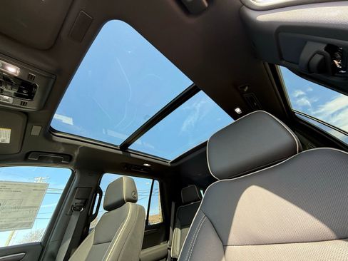 New 2026 Chevrolet Tahoe Premier w/ Sun And Tow Package AWD/4WD image 4