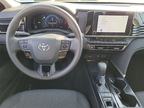 Used 2025 Toyota Camry LE image 4